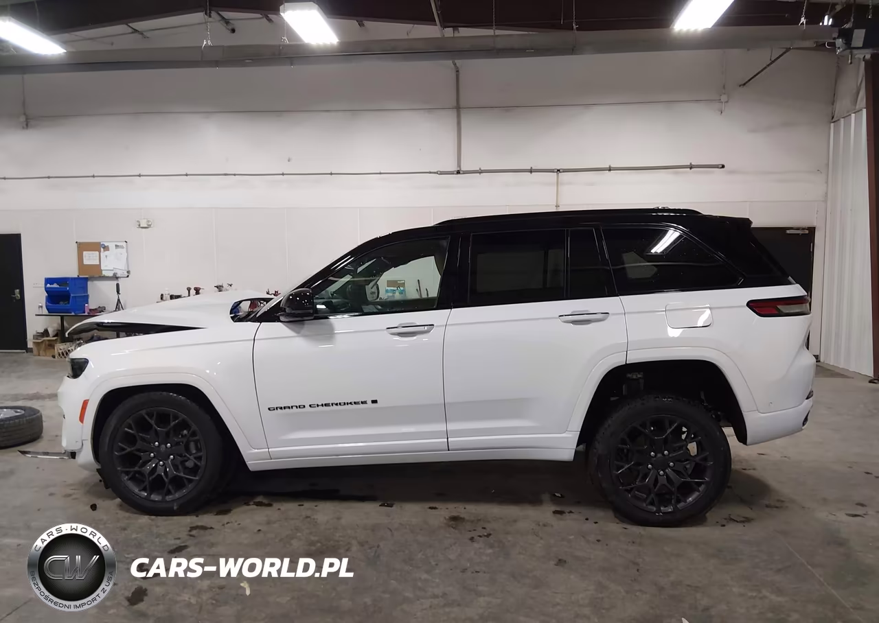 2025 Jeep Grand Cherokee Summit 4X4 VIN:1C4RJHEG3S8740249 - 15
