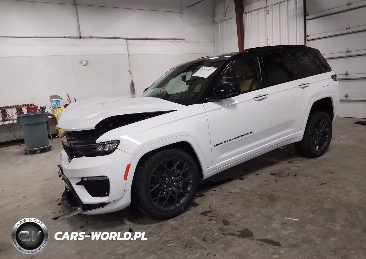 2025 Jeep Grand Cherokee Summit 4X4 VIN:1C4RJHEG3S8740249 - 2