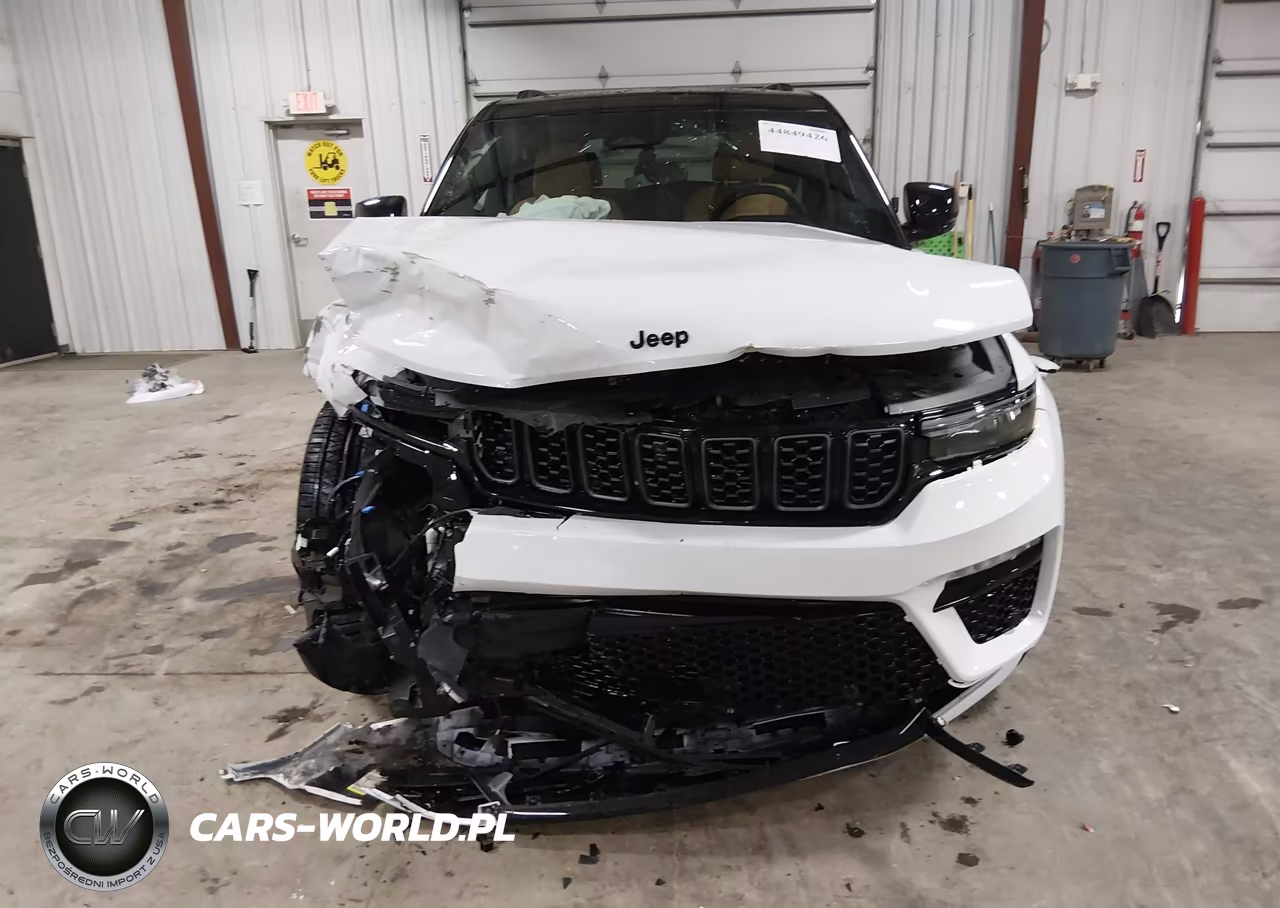 2025 Jeep Grand Cherokee Summit 4X4 VIN:1C4RJHEG3S8740249 - 6