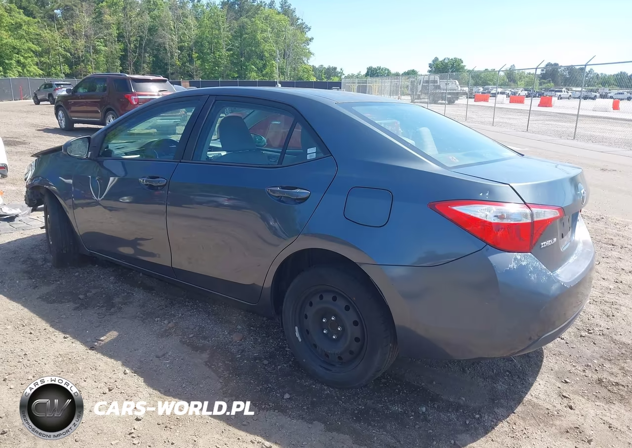 2015 Toyota Corolla Le VIN:5YFBURHE7FP331223 - 3