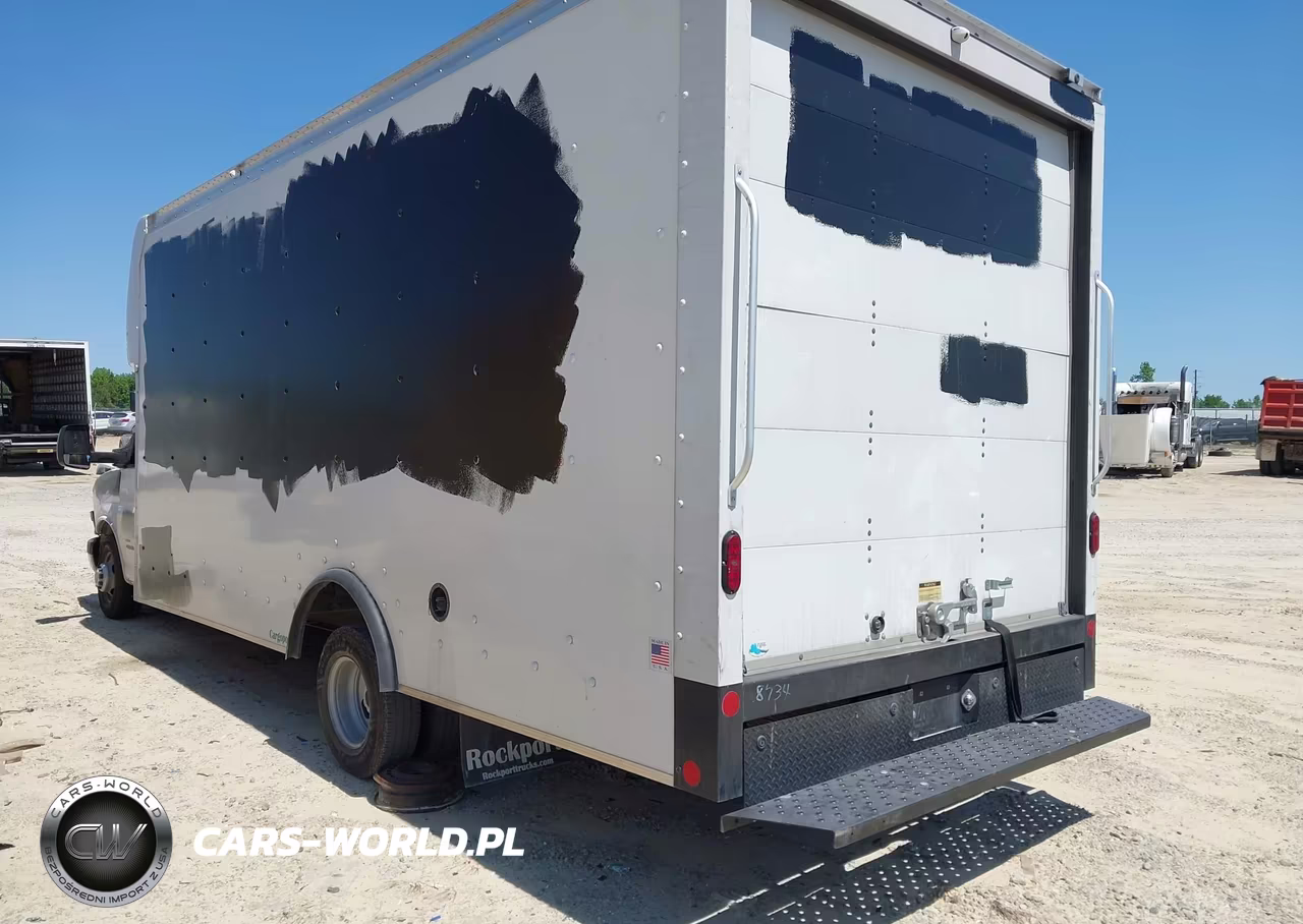 2023 GMC Savana Cutaway 4500 Van VIN:7GZ67UC79PN008734 - 3