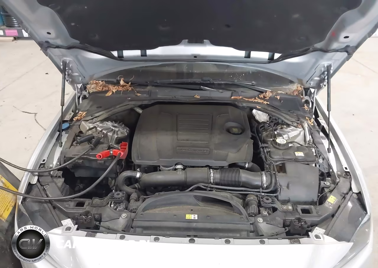 2018 Jaguar Xe 25T Premium VIN:SAJAJ4FXXJCP37513 - 10