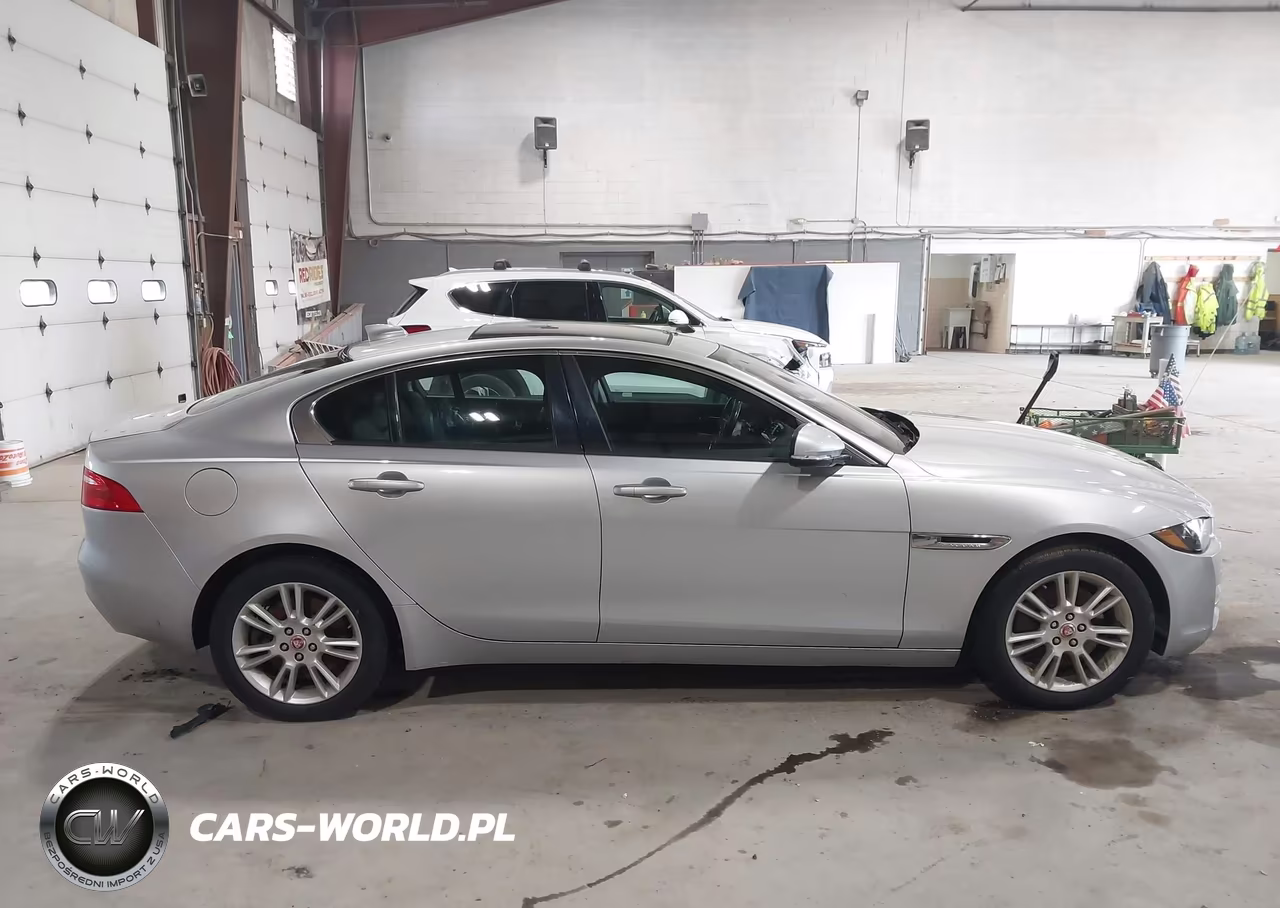 2018 Jaguar Xe 25T Premium VIN:SAJAJ4FXXJCP37513 - 12