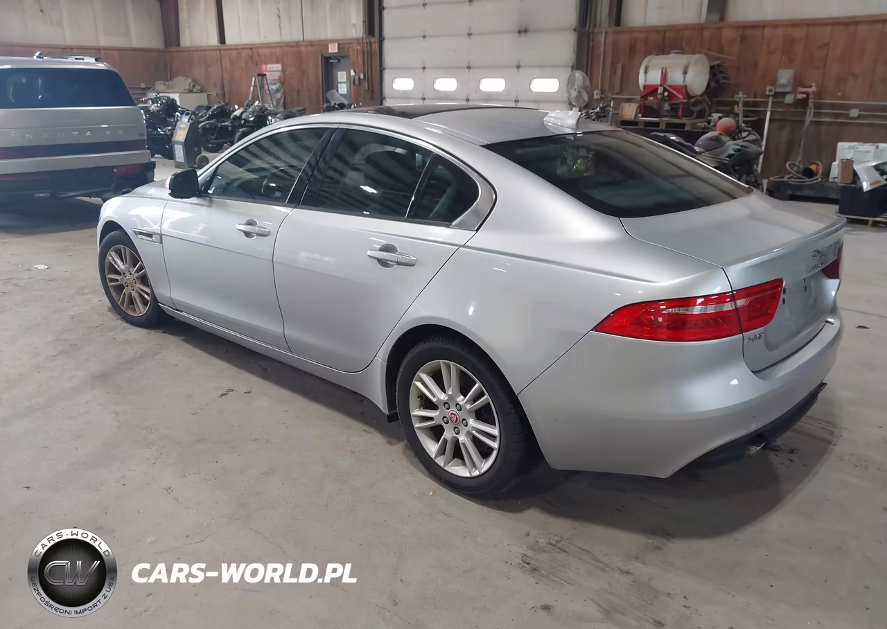2018 Jaguar Xe 25T Premium VIN:SAJAJ4FXXJCP37513 - 3