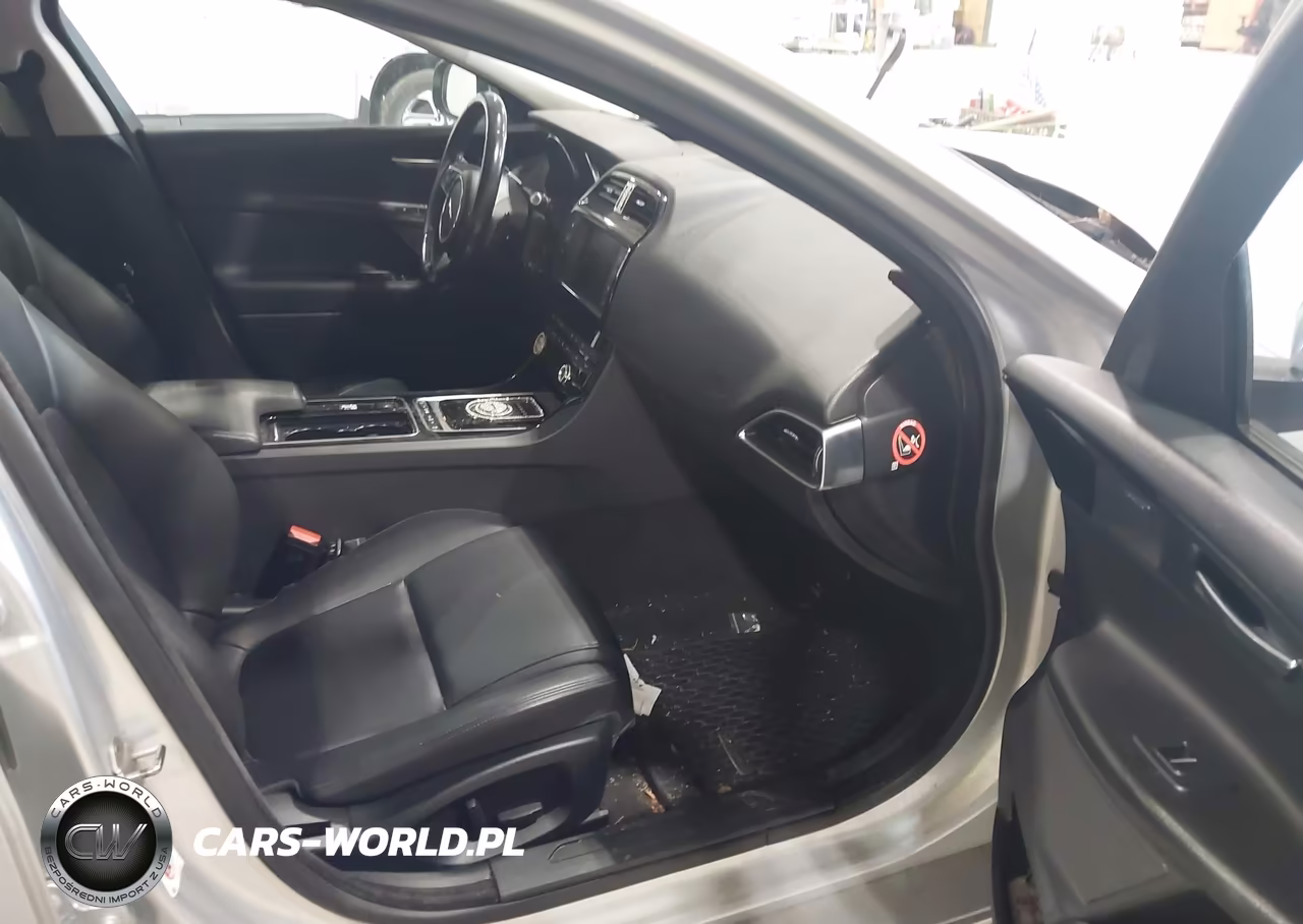 2018 Jaguar Xe 25T Premium VIN:SAJAJ4FXXJCP37513 - 5