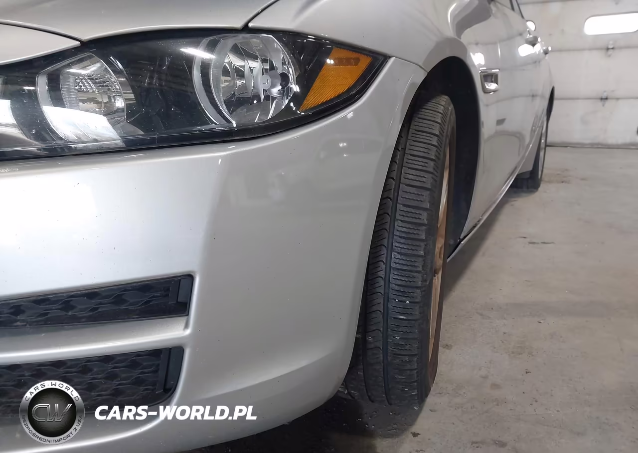 2018 Jaguar Xe 25T Premium VIN:SAJAJ4FXXJCP37513 - 6