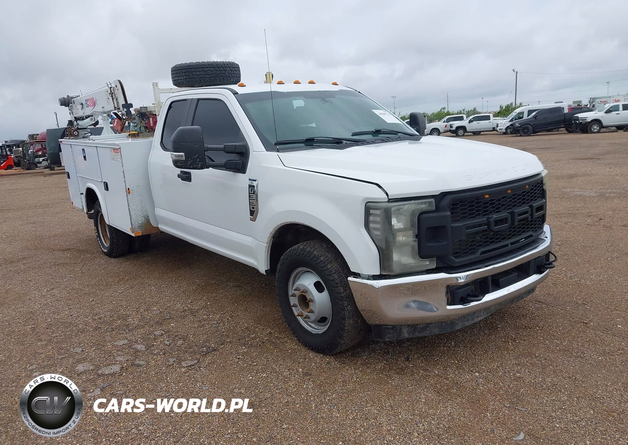 2019 Ford F-350 Chassis Xl