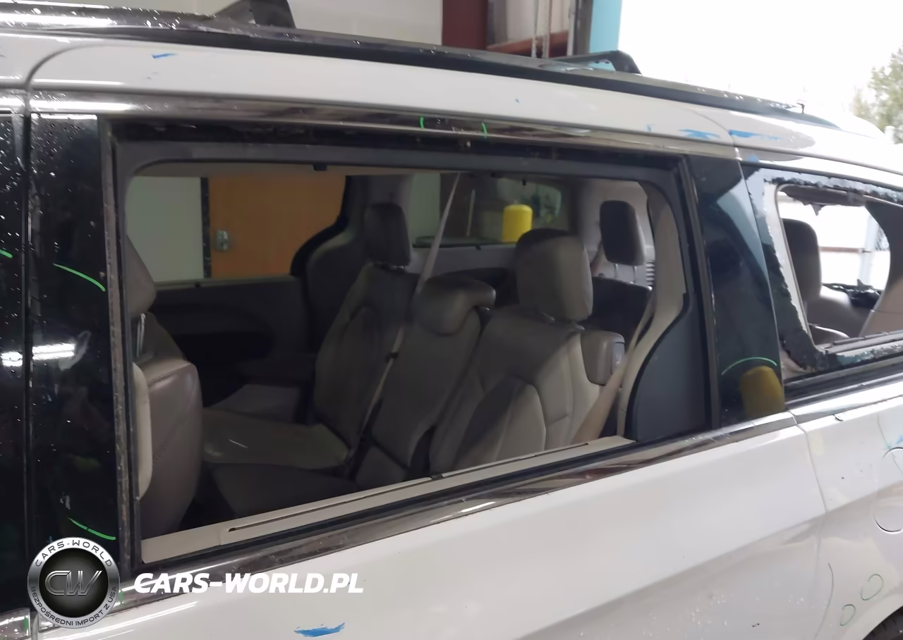 2018 Chrysler Pacifica Touring L VIN:2C4RC1BG8JR217124 - 12