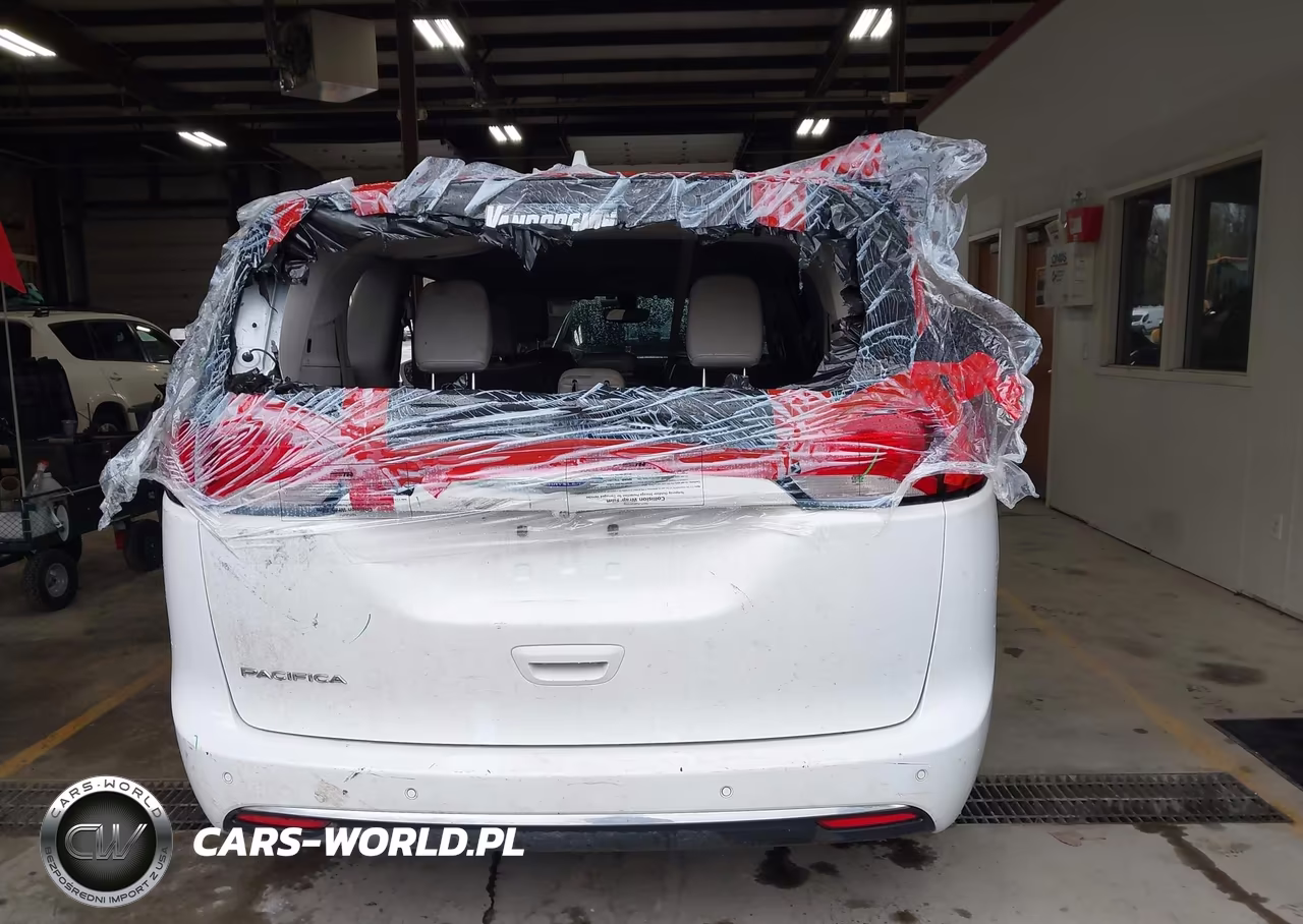 2018 Chrysler Pacifica Touring L VIN:2C4RC1BG8JR217124 - 17