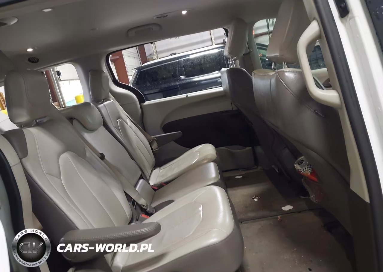 2018 Chrysler Pacifica Touring L VIN:2C4RC1BG8JR217124 - 8