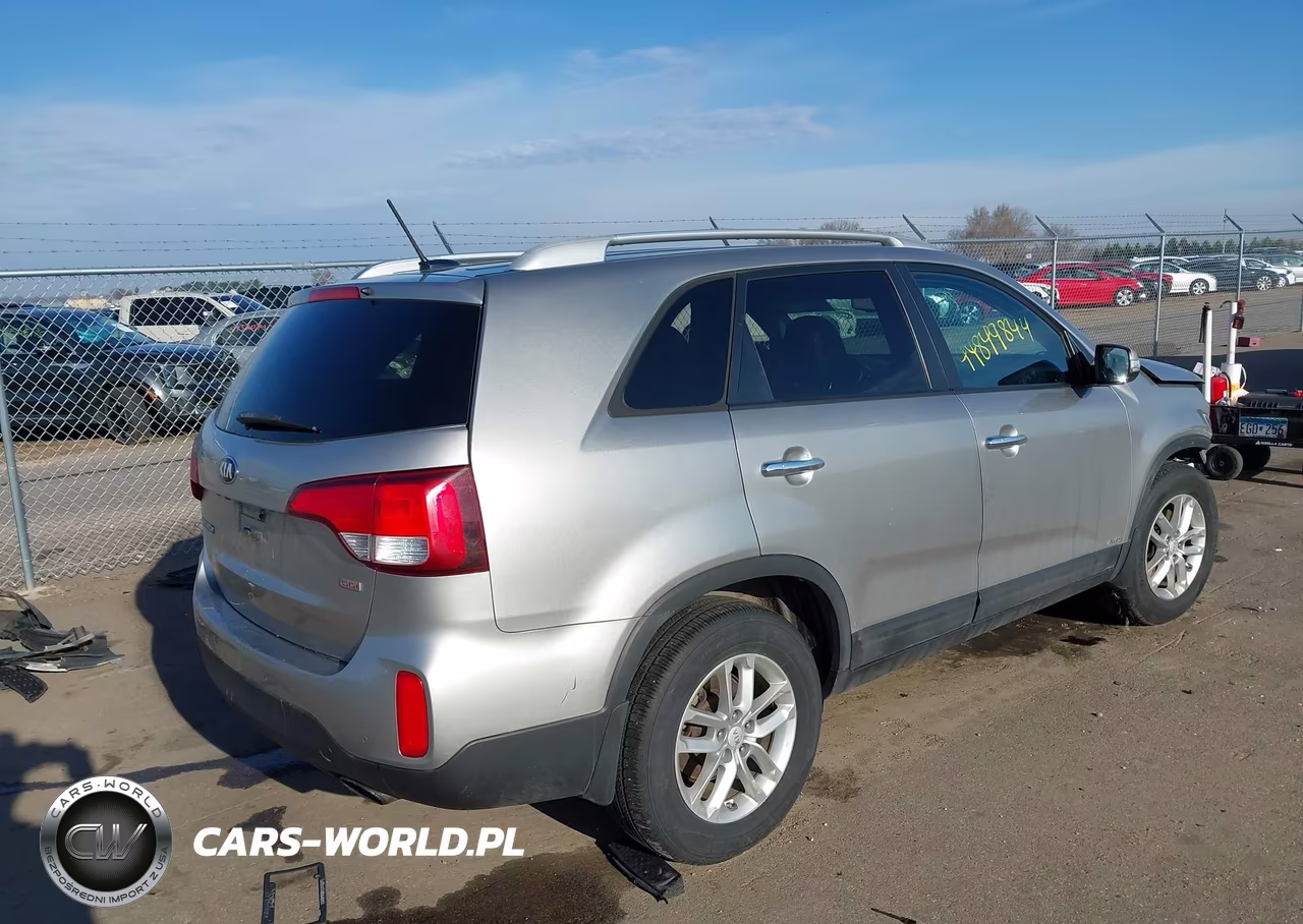 2015 Kia Sorento Lx VIN:5XYKTDA68FG636646 - 4