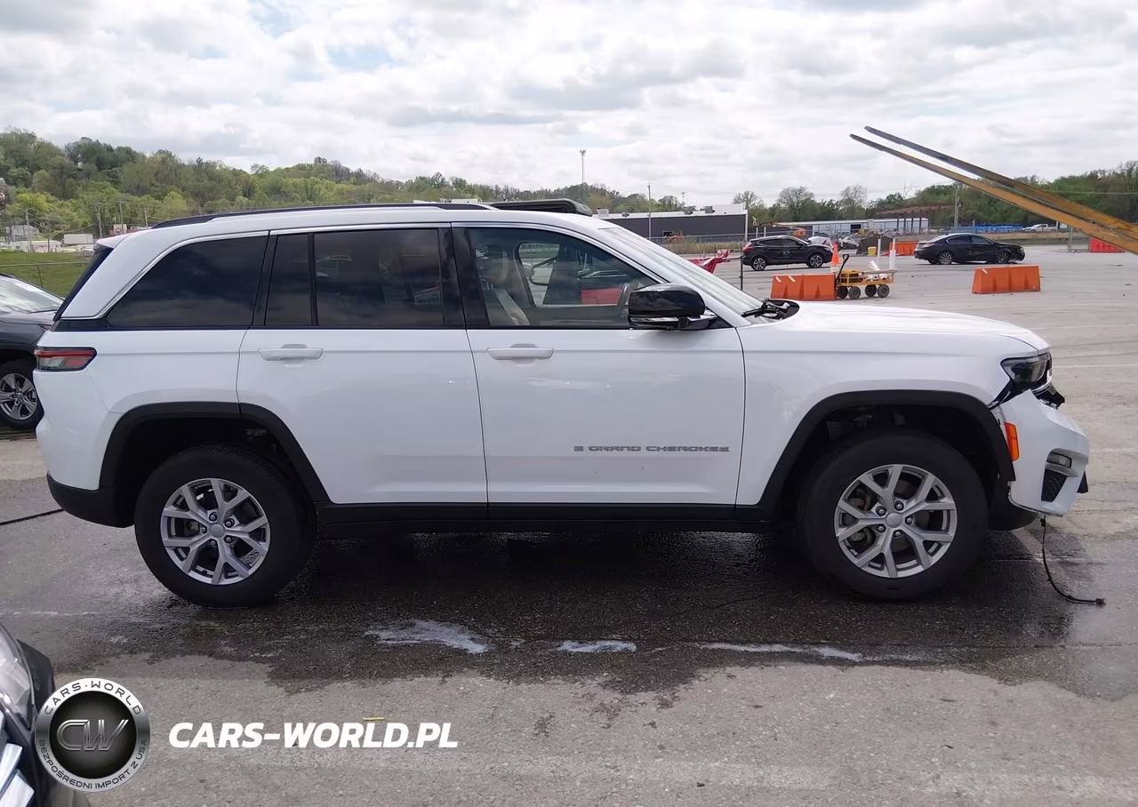 2022 Jeep Grand Cherokee Limited 4X4 VIN:1C4RJHBG5N8502055 - 12