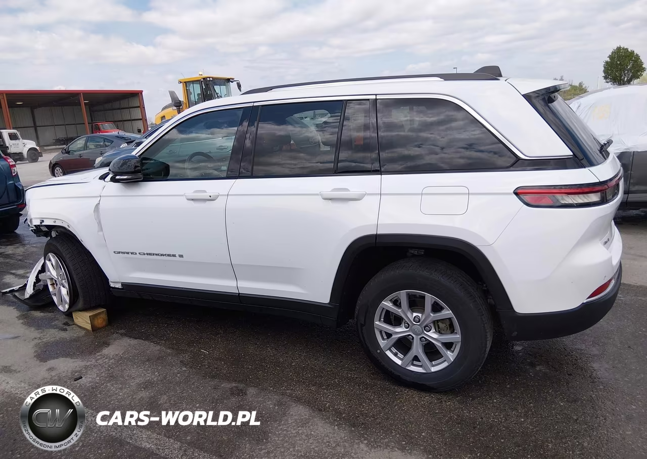 2022 Jeep Grand Cherokee Limited 4X4 VIN:1C4RJHBG5N8502055 - 13