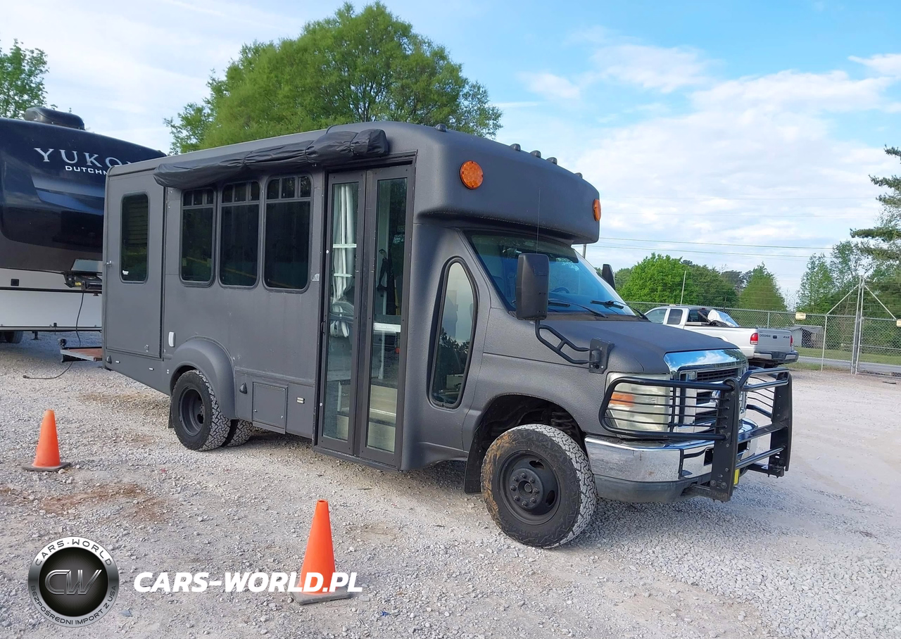 2009 Ford E-350 Cutaway