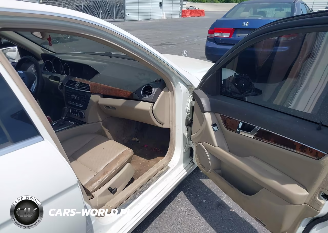 2012 Mercedes-Benz C 300 Luxury 4Matic VIN:WDDGF8BBXCR231052 - 5