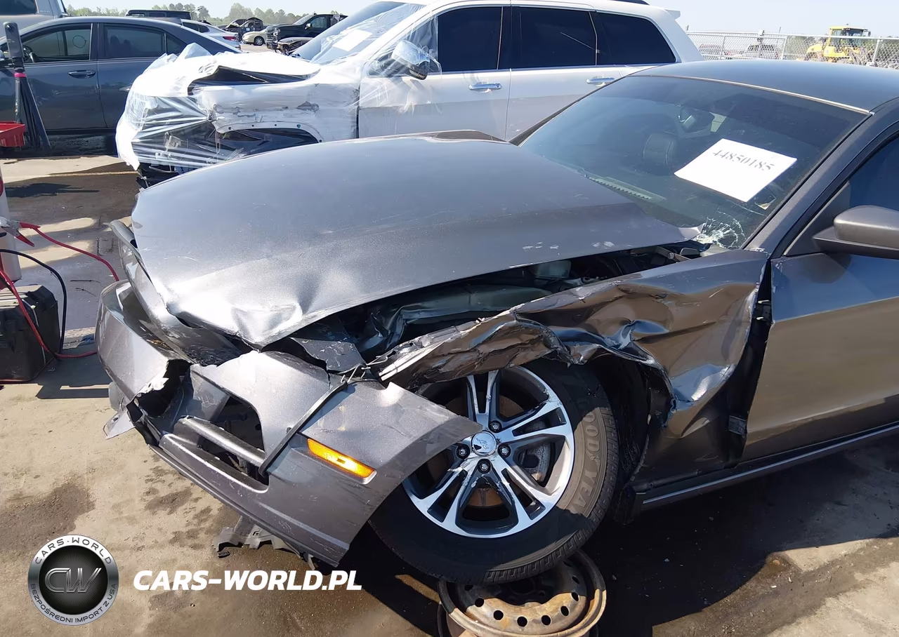 2014 Ford Mustang V6 Premium VIN:1ZVBP8AMXE5310636 - 6