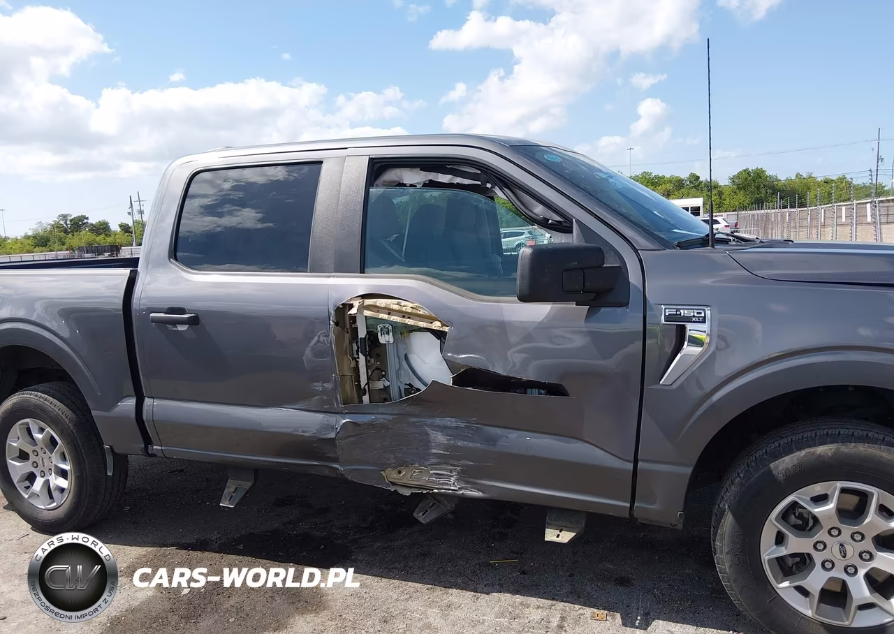 2023 Ford F-150 Xlt VIN:1FTFW1E85PFA92419 - 13