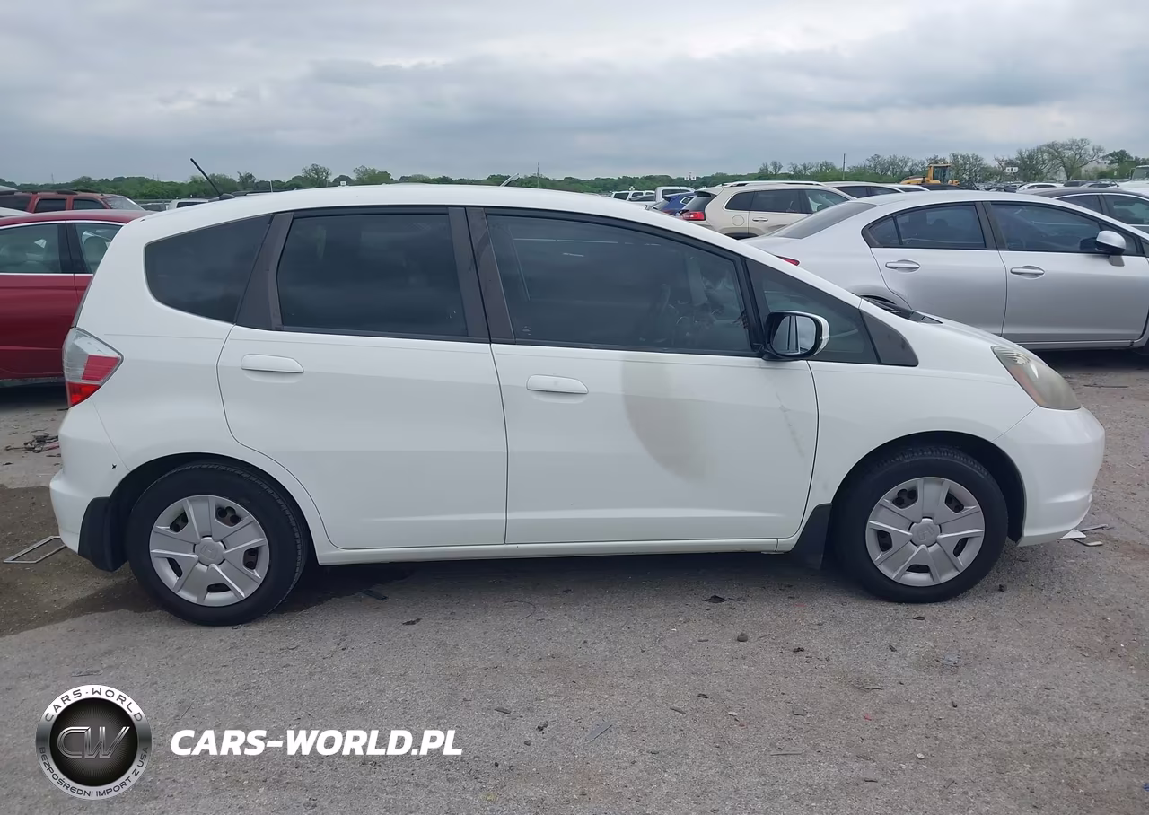 2013 Honda Fit VIN:JHMGE8H3XDC080469 - 13