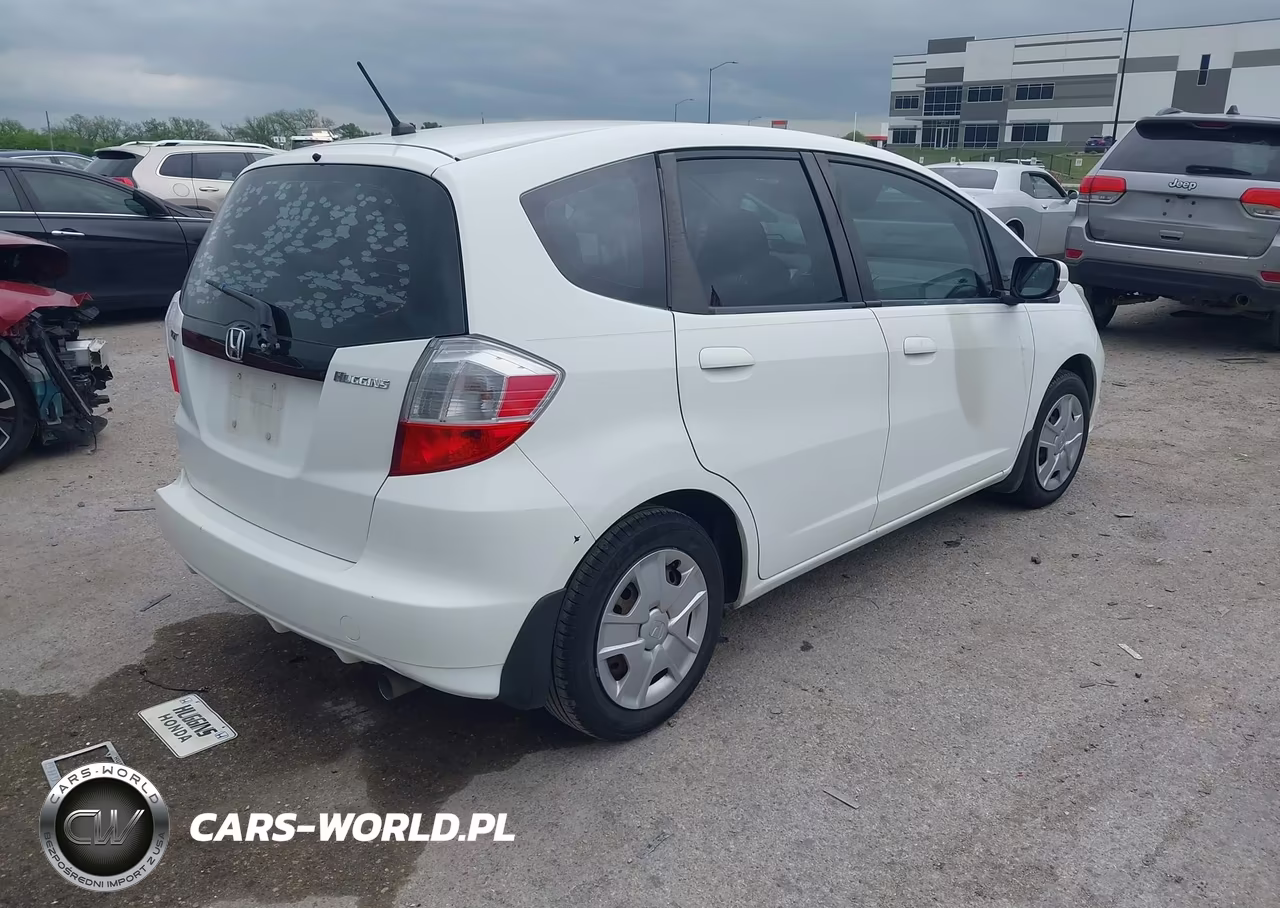 2013 Honda Fit VIN:JHMGE8H3XDC080469 - 4