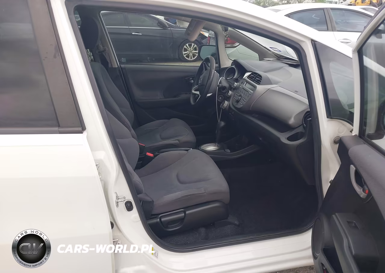 2013 Honda Fit VIN:JHMGE8H3XDC080469 - 5