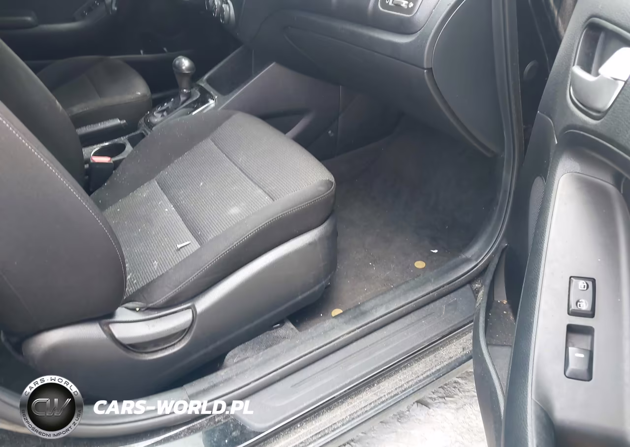 2017 Kia Forte Lx VIN:3KPFK4A7XHE121919 - 5