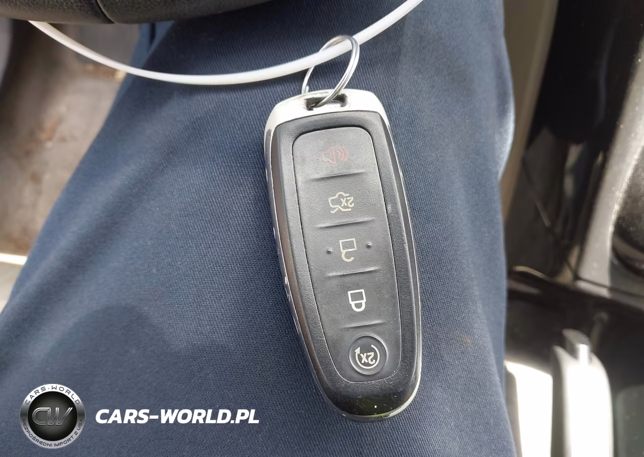 2016 Ford Escape Titanium VIN:1FMCU0J94GUA07403 - 11