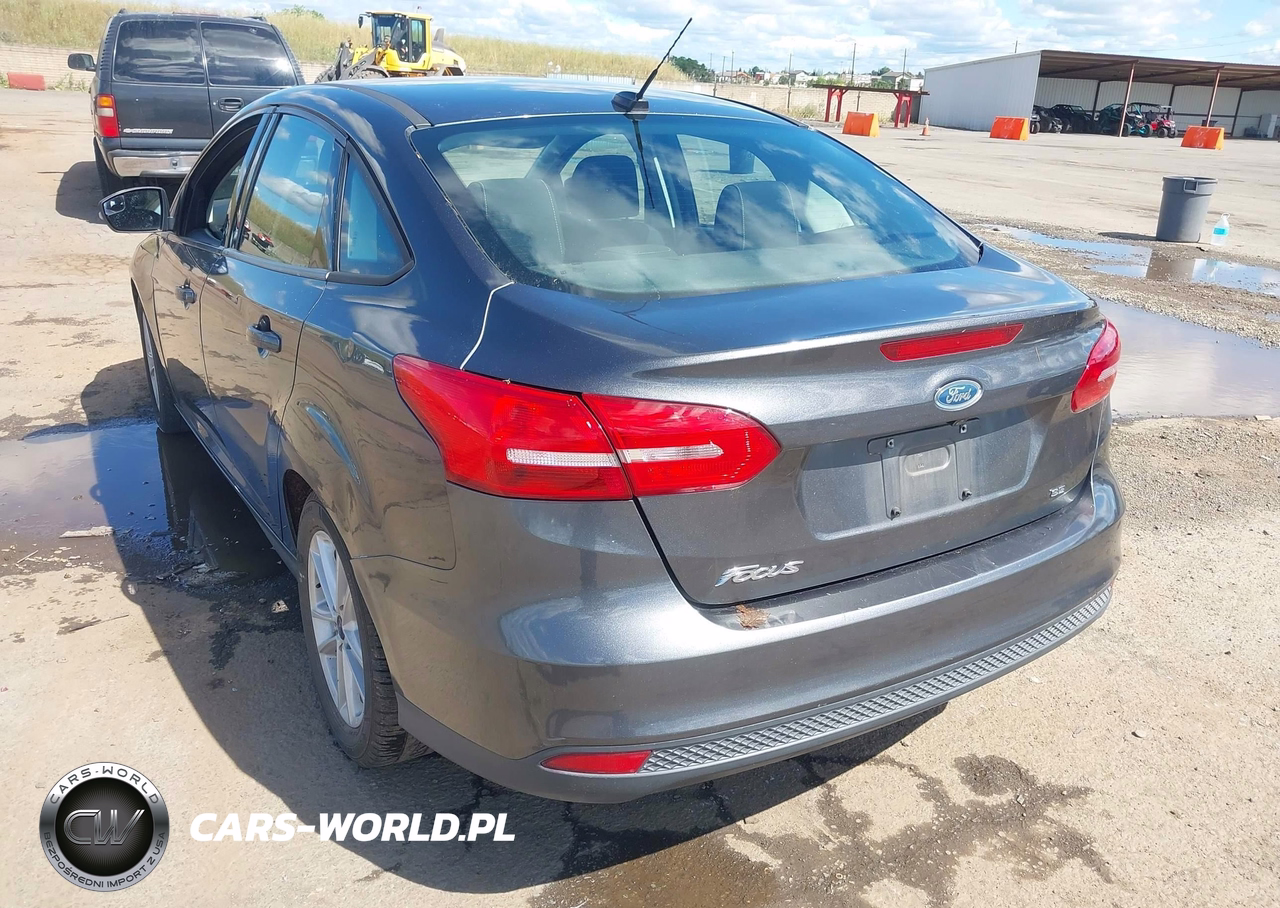 2017 Ford Focus Se VIN:1FADP3F25HL285608 - 3