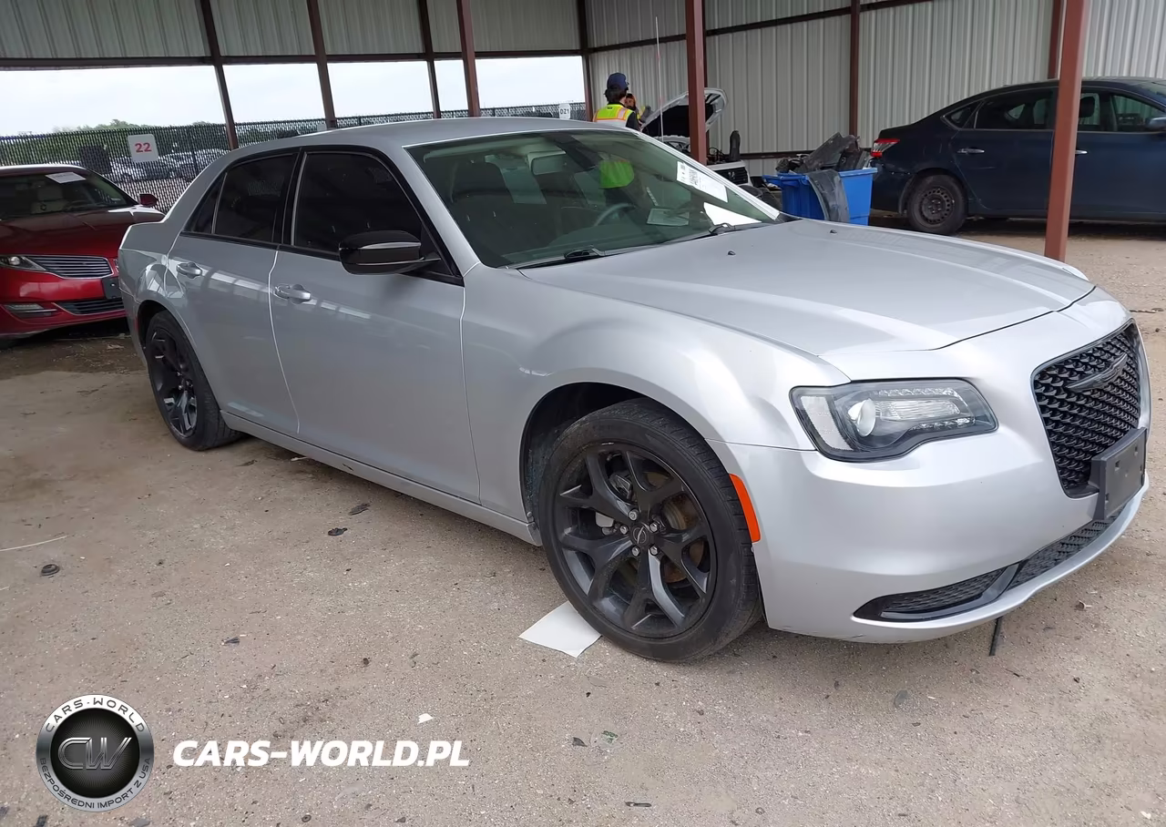 2021 Chrysler 300 Touring – zdjęcie 1 z 16