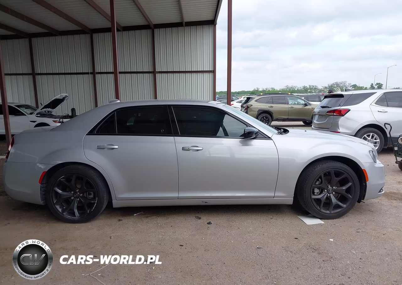2021 Chrysler 300 Touring VIN:2C3CCAAG0MH592379 - 13