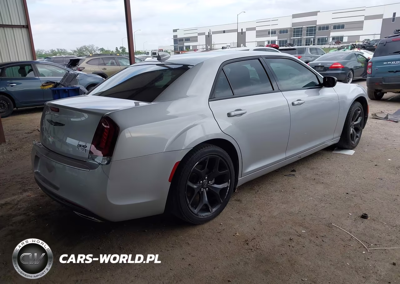 2021 Chrysler 300 Touring VIN:2C3CCAAG0MH592379 - 4