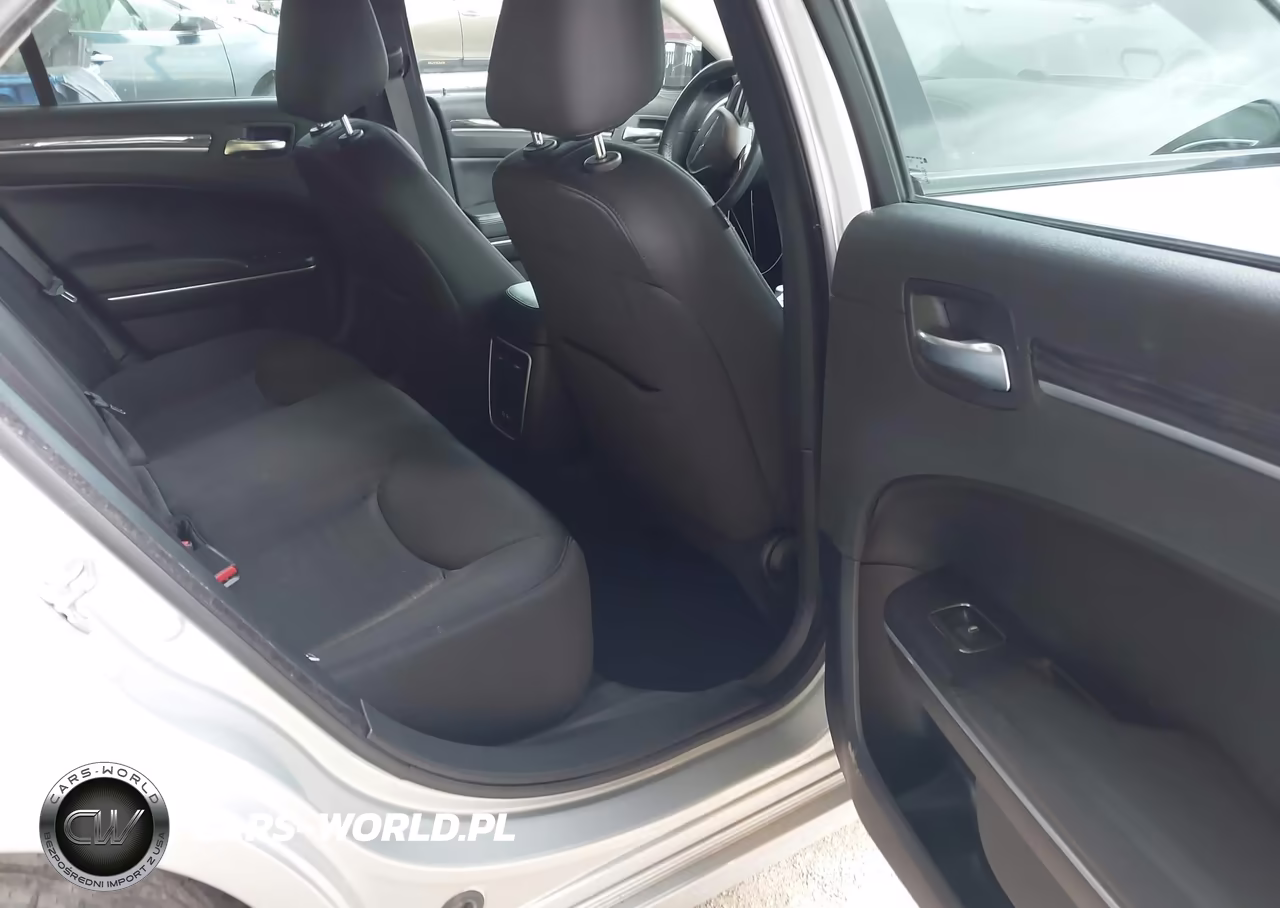 2021 Chrysler 300 Touring VIN:2C3CCAAG0MH592379 - 8