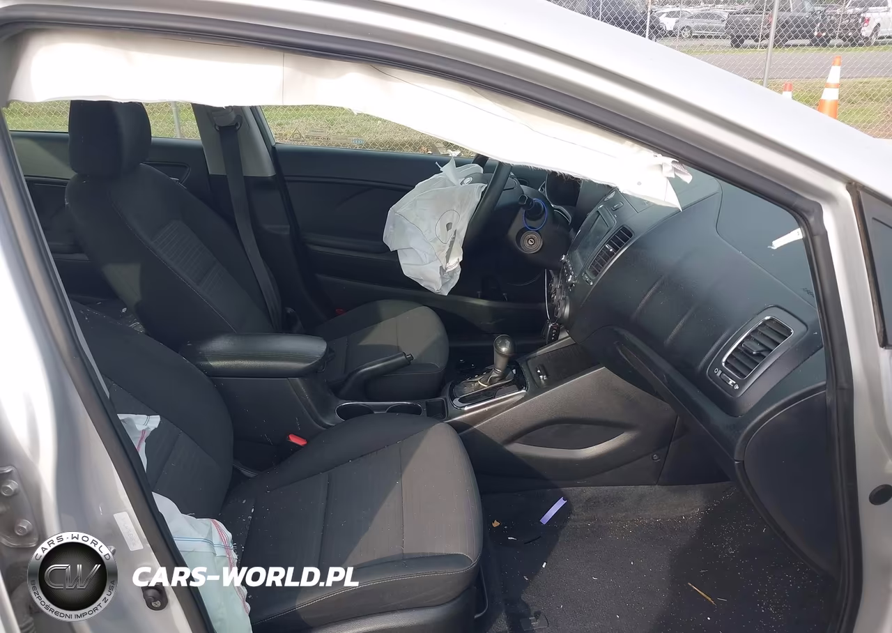 2018 Kia Forte Lx VIN:3KPFL4A78JE185766 - 5