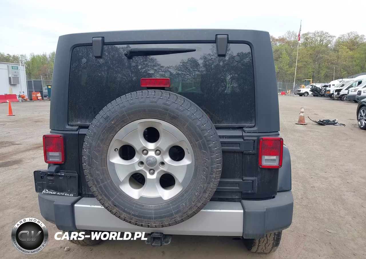 2015 Jeep Wrangler Unlimited Sahara VIN:1C4BJWEG1FL551656 - 16