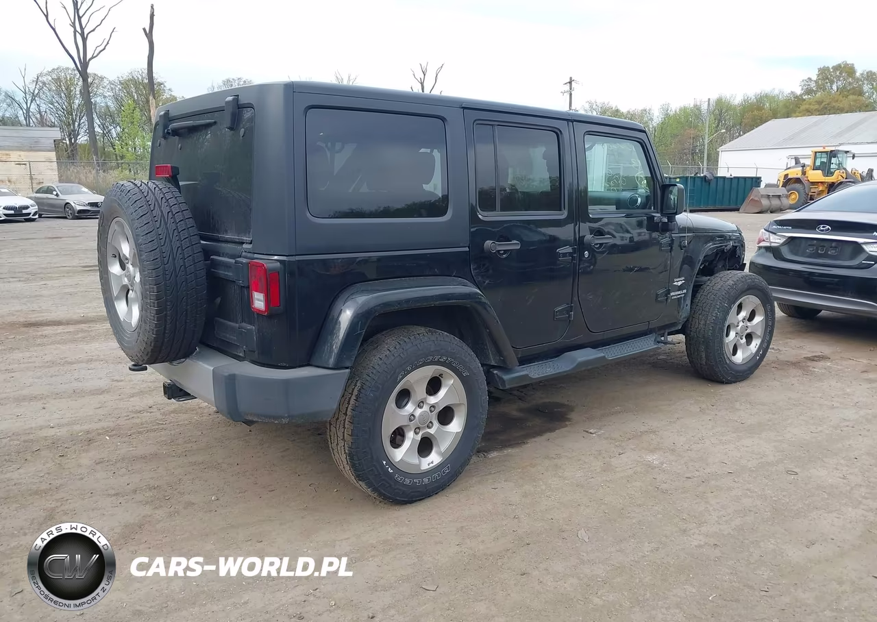 2015 Jeep Wrangler Unlimited Sahara VIN:1C4BJWEG1FL551656 - 4