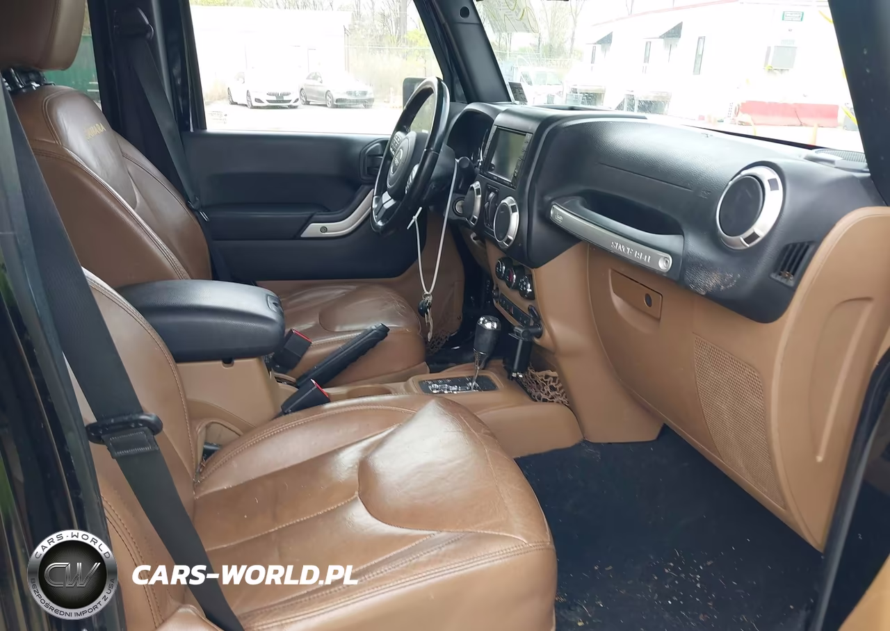 2015 Jeep Wrangler Unlimited Sahara VIN:1C4BJWEG1FL551656 - 5