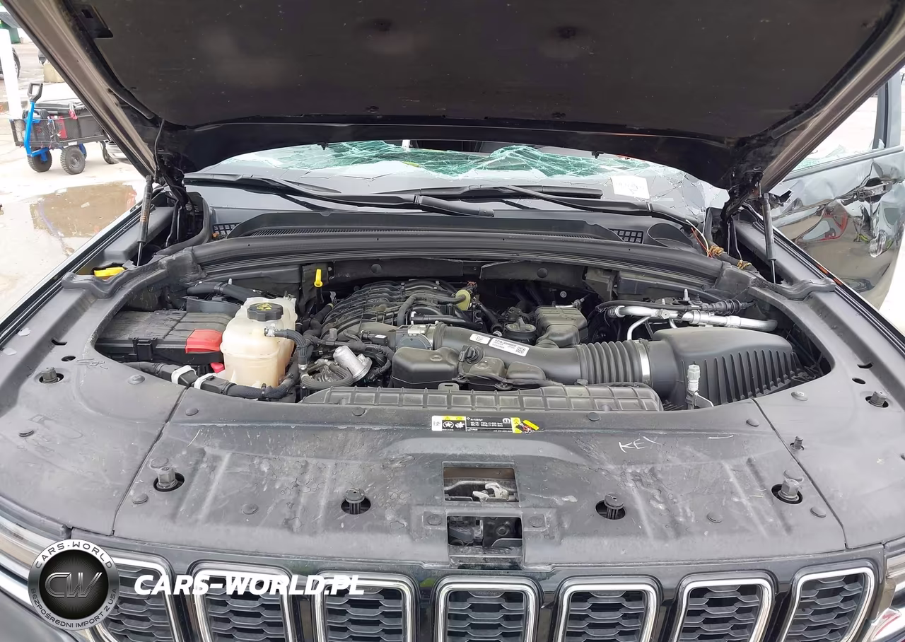 2023 Jeep Grand Cherokee Limited 4X4 VIN:1C4RJHBG4PC528128 - 10