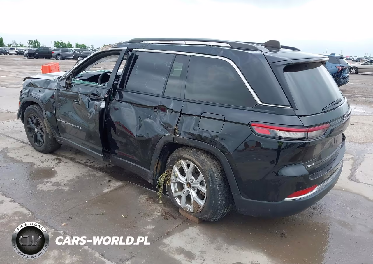 2023 Jeep Grand Cherokee Limited 4X4 VIN:1C4RJHBG4PC528128 - 3