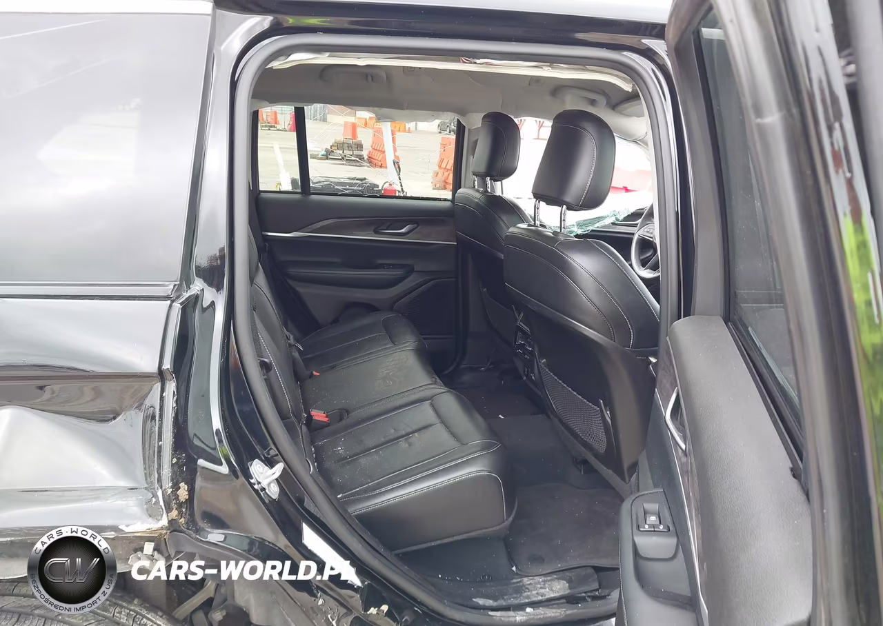 2023 Jeep Grand Cherokee Limited 4X4 VIN:1C4RJHBG4PC528128 - 8