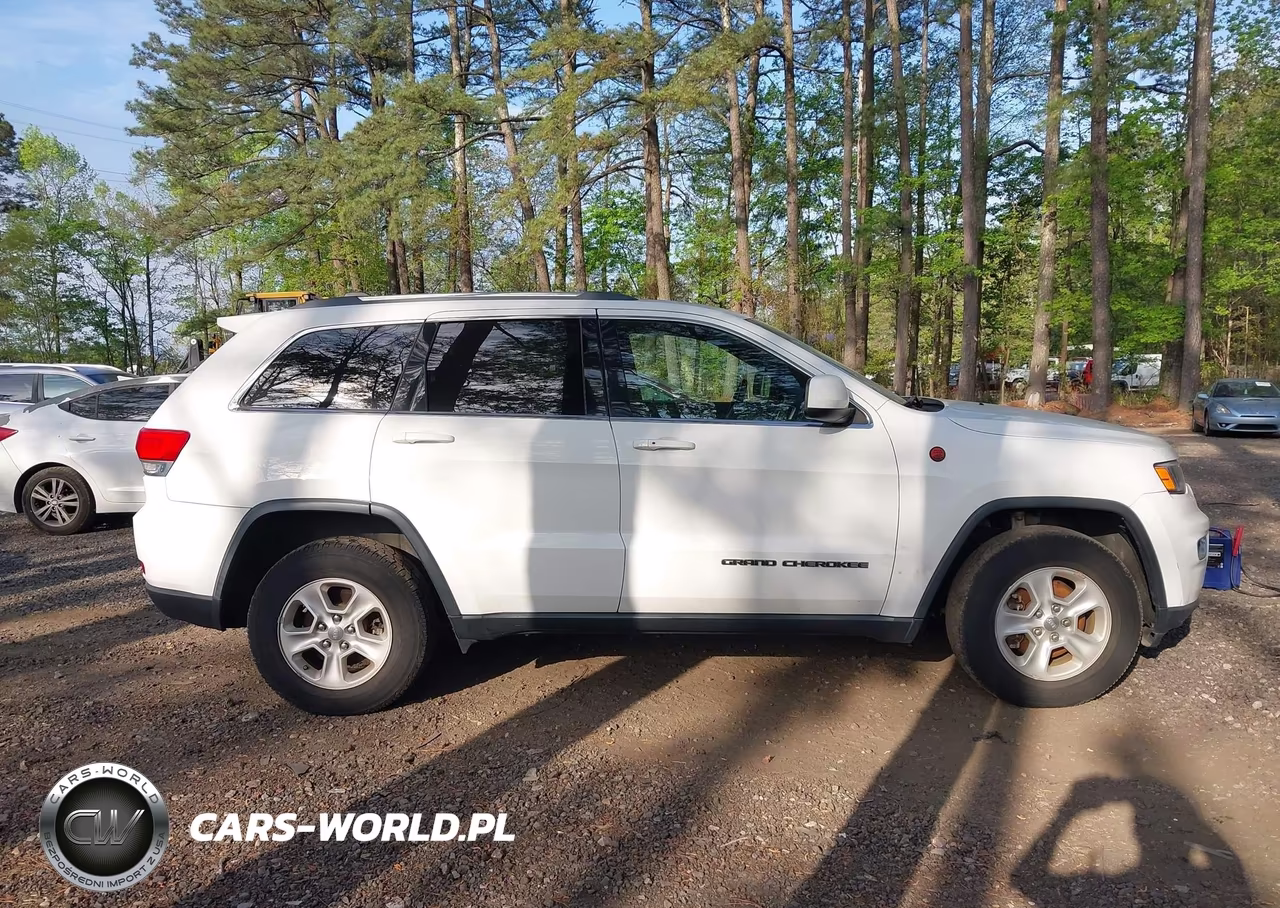 2017 Jeep Grand Cherokee Laredo 4X4 VIN:1C4RJFAG7HC634810 - 13