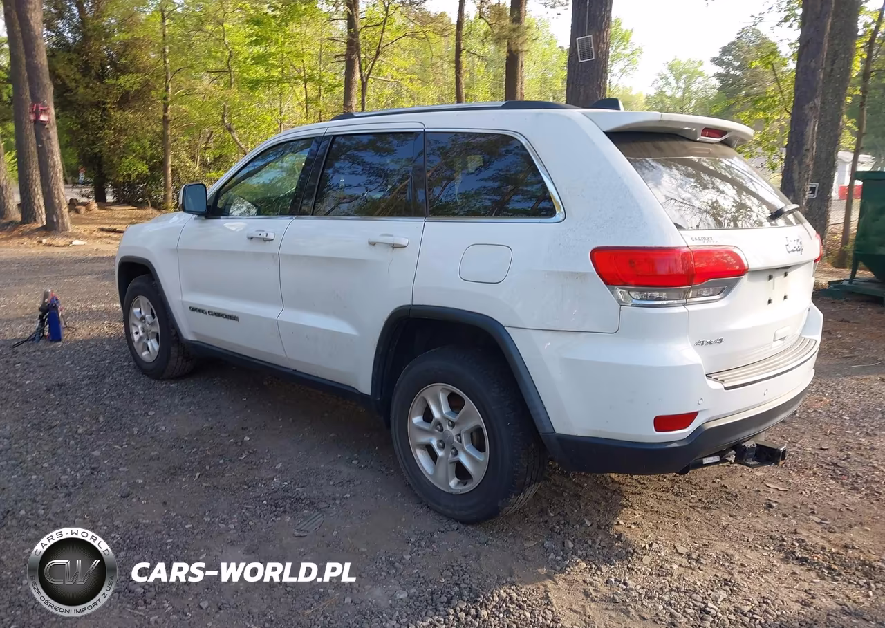 2017 Jeep Grand Cherokee Laredo 4X4 VIN:1C4RJFAG7HC634810 - 3