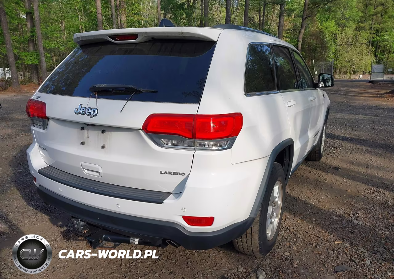 2017 Jeep Grand Cherokee Laredo 4X4 VIN:1C4RJFAG7HC634810 - 4