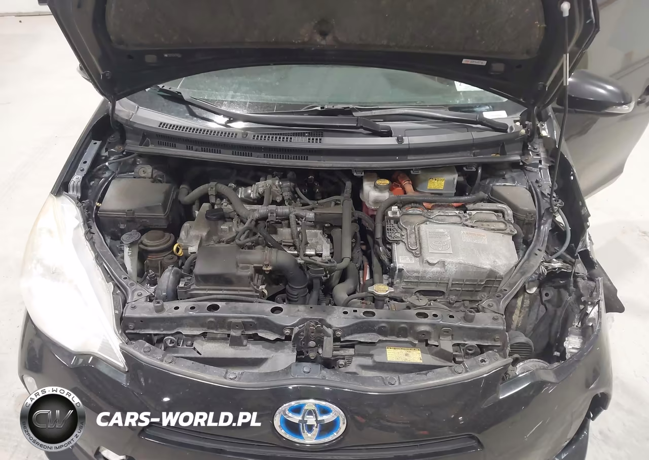 2013 Toyota Prius C Three VIN:JTDKDTB34D1049403 - 10