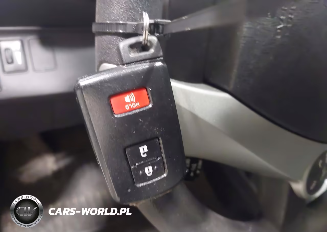 2013 Toyota Prius C Three VIN:JTDKDTB34D1049403 - 11