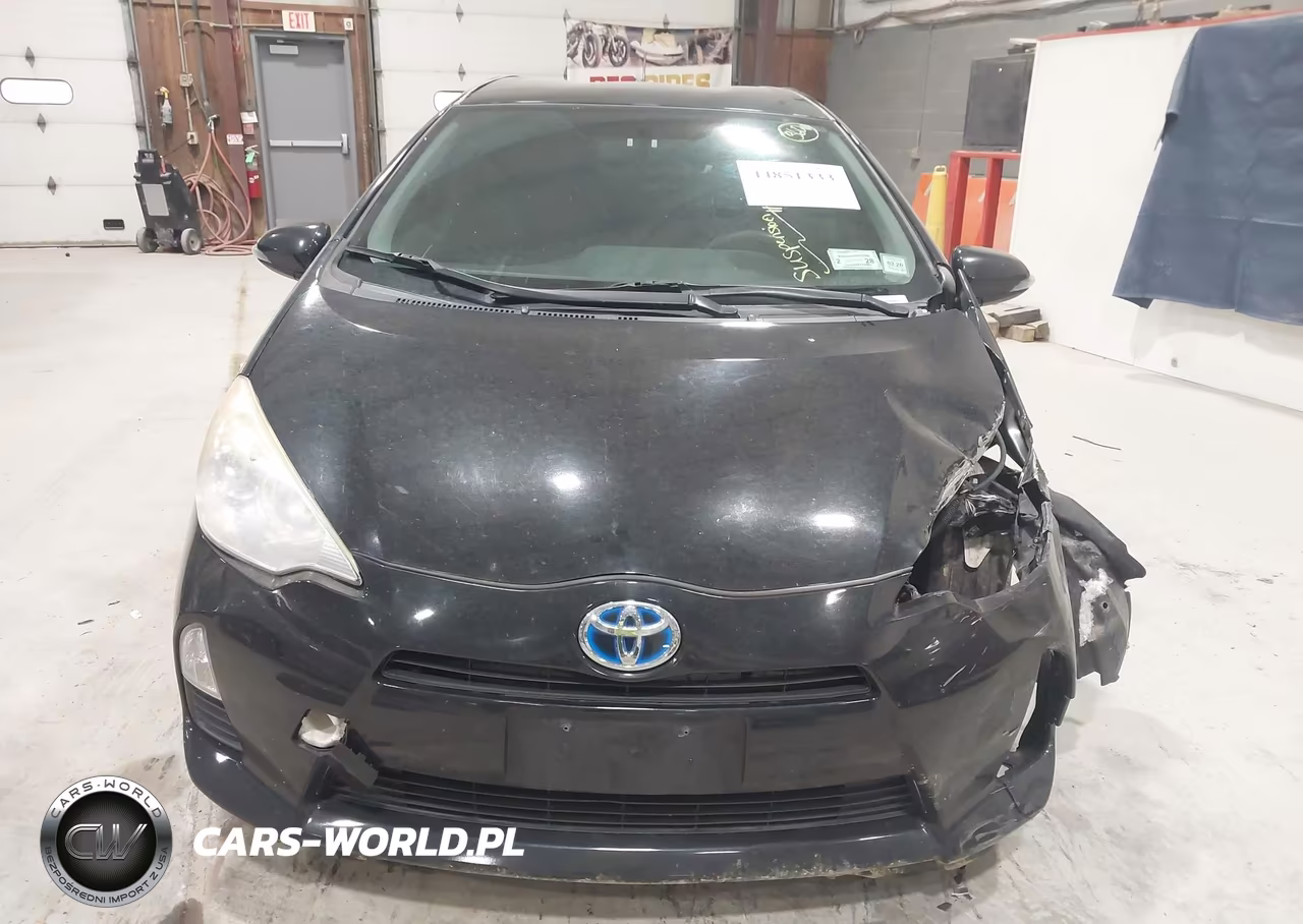 2013 Toyota Prius C Three VIN:JTDKDTB34D1049403 - 12