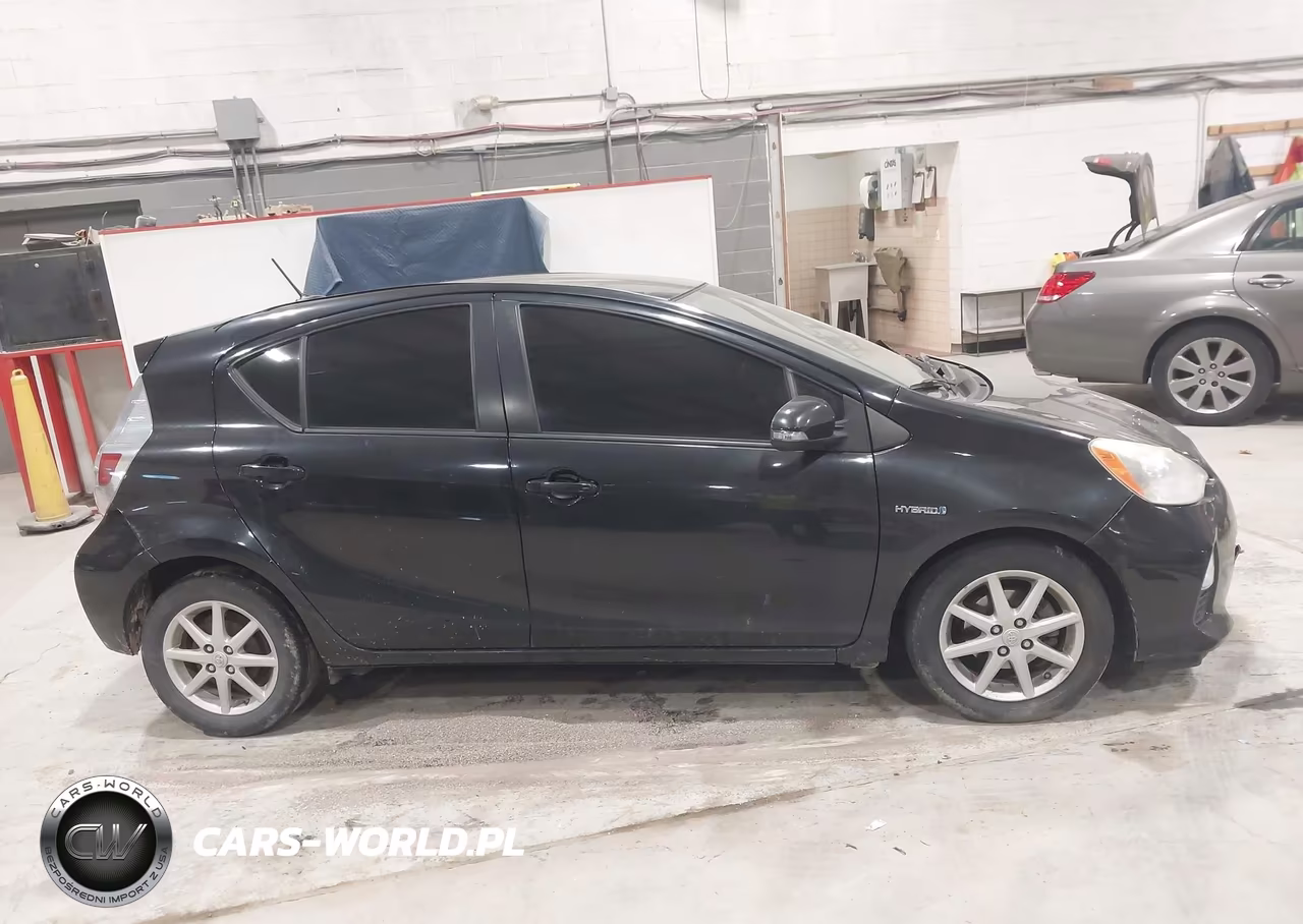 2013 Toyota Prius C Three VIN:JTDKDTB34D1049403 - 13