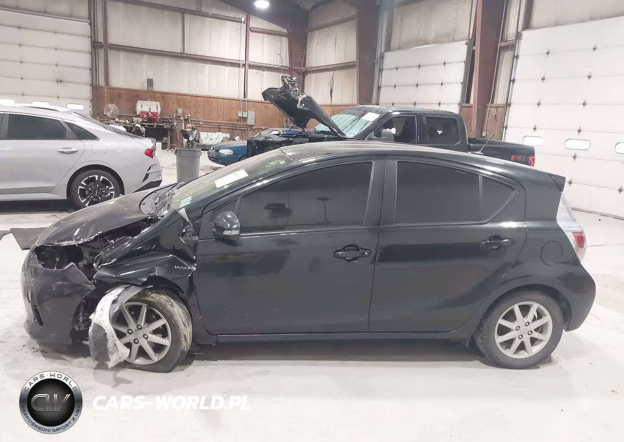 2013 Toyota Prius C Three VIN:JTDKDTB34D1049403 - 14