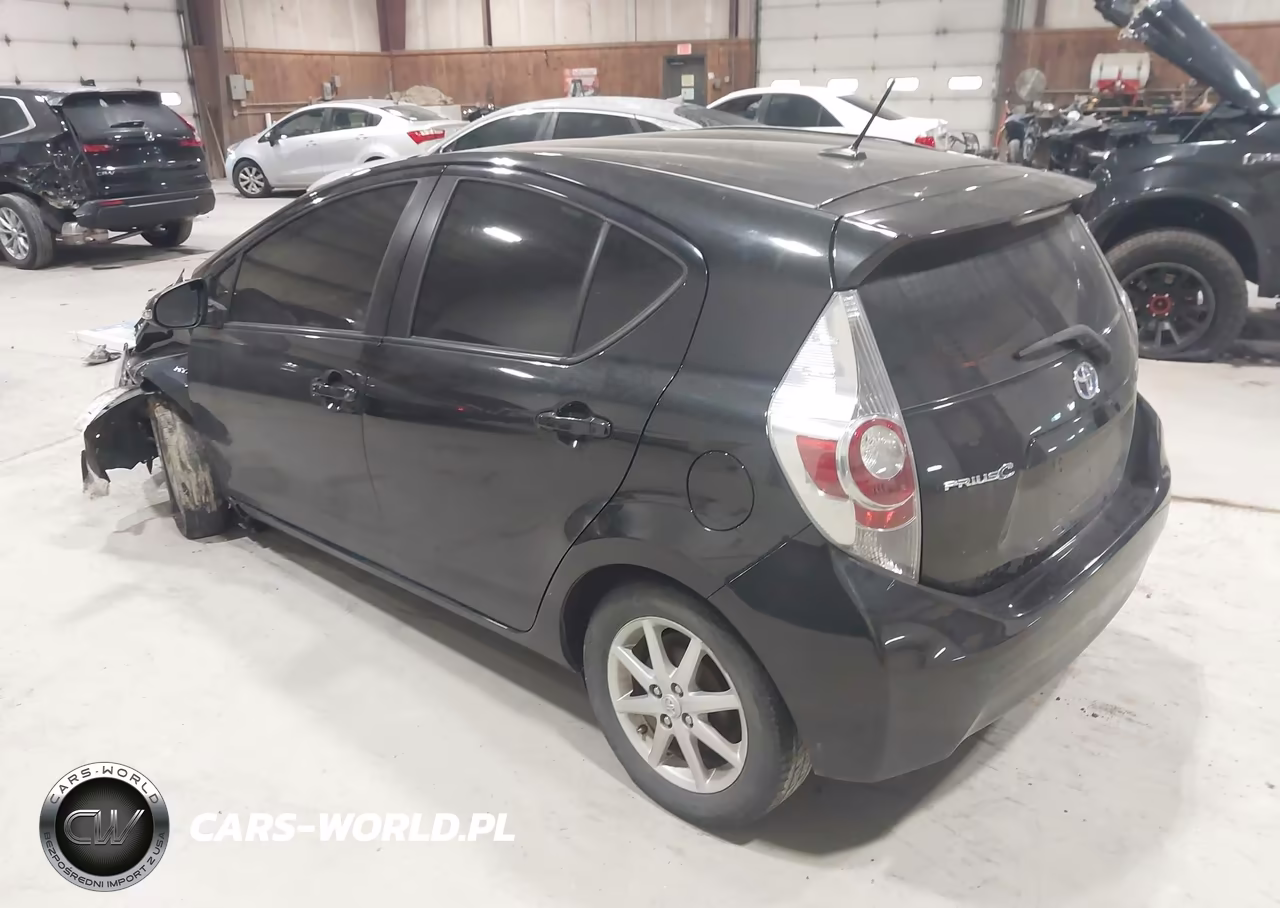 2013 Toyota Prius C Three VIN:JTDKDTB34D1049403 - 3