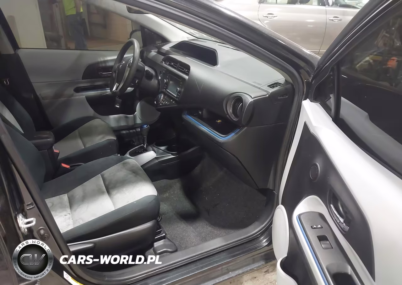 2013 Toyota Prius C Three VIN:JTDKDTB34D1049403 - 5
