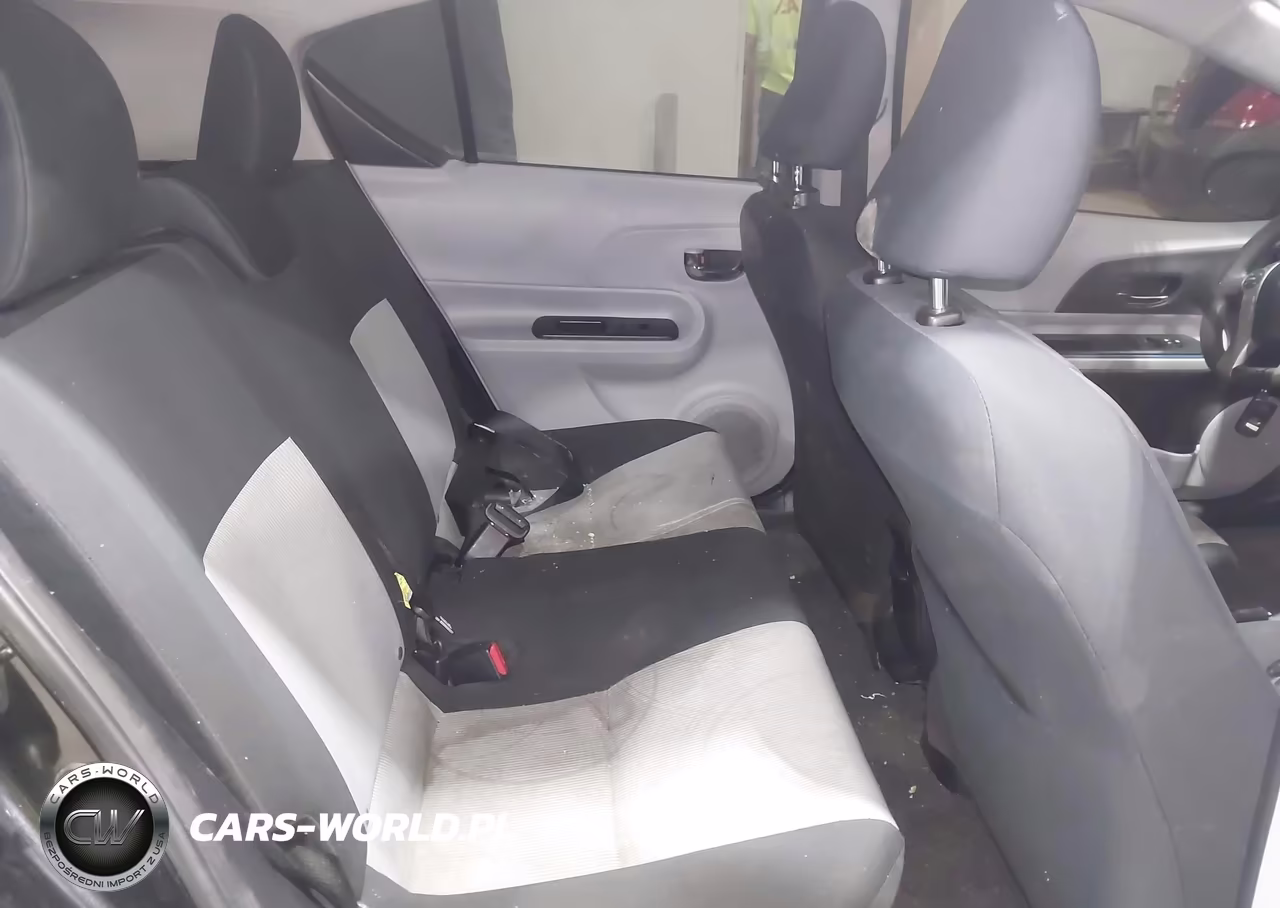 2013 Toyota Prius C Three VIN:JTDKDTB34D1049403 - 8