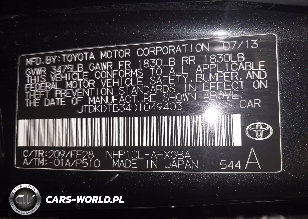 2013 Toyota Prius C Three VIN:JTDKDTB34D1049403 - 9